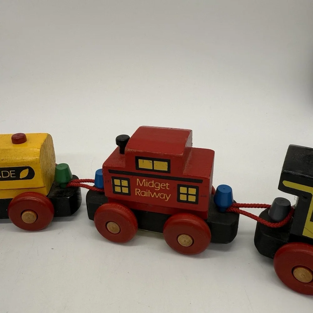 The Montgomery Schoolhouse‎ Vermont Midget Railway Wood Train Cars 6 Piece Set
